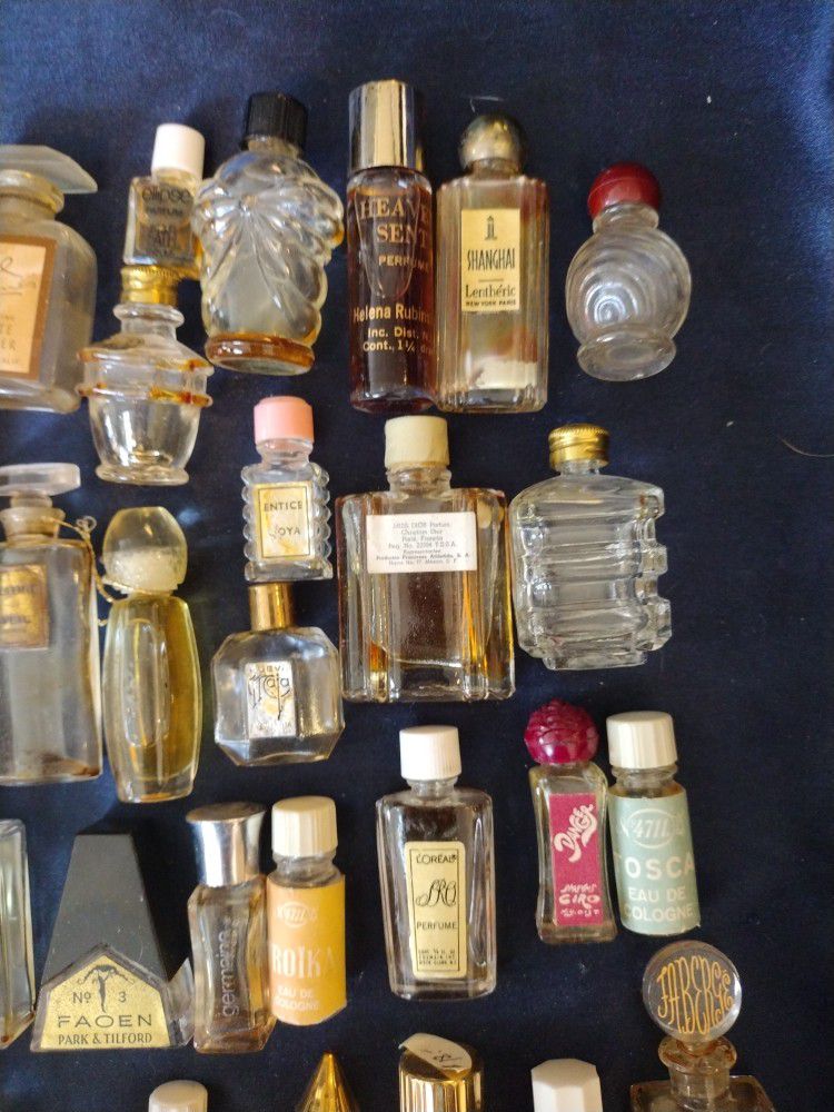 30 Mini VINTAGE Perfume bottles - Early 1900's To 1940's for Sale in  Federal Way, Washington - OfferUp