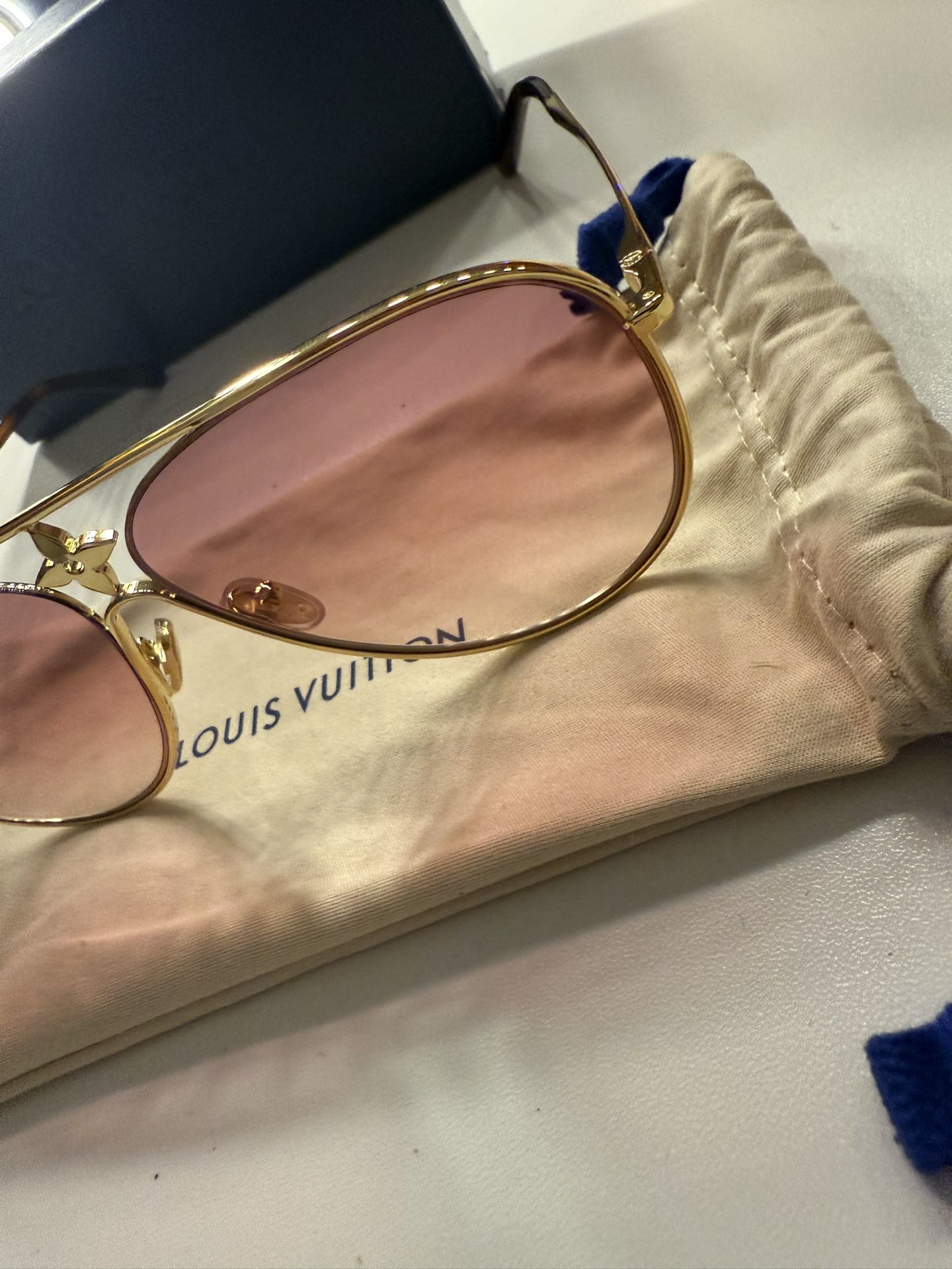 Lv Monogram Shades With Silk Scarf 🩷🩷🩷🩷