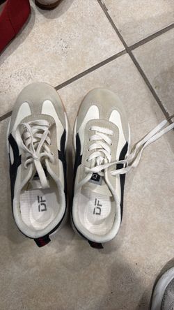DF brand shoes