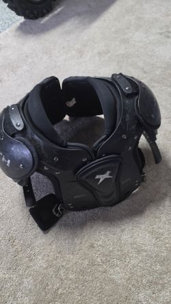 Xenith shoulder pads size youth small
