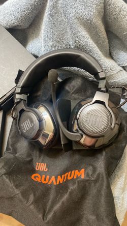 JBL Quantum 810