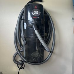Wall mounted shop Vacuum