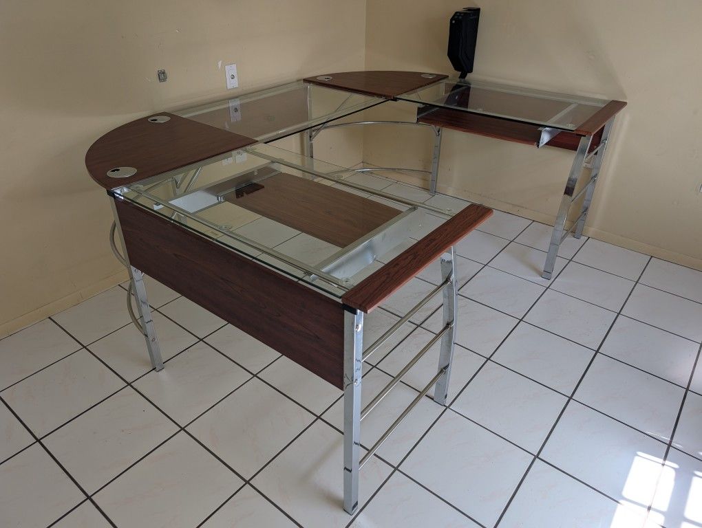 U-Shaped Tempered Glass Desk