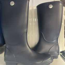 UGG WOMEN SHELBY MATTE Size 8