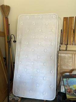 1 twin bed mattress barely used no stains