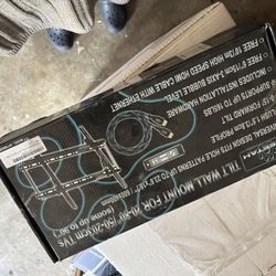 Cheetah Tilt Wall Mount for 20-80" TVs