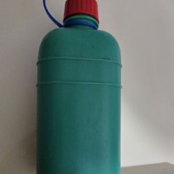 VINTAGE 1 Qt. Plastic CANTEEN 