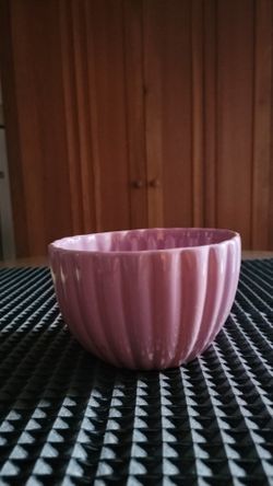 Haeger Pottery Fluted Bowl.  Rosey Pink.