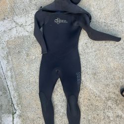 This is an Xcel Axis hooded full wetsuit,  in a 4/3mm