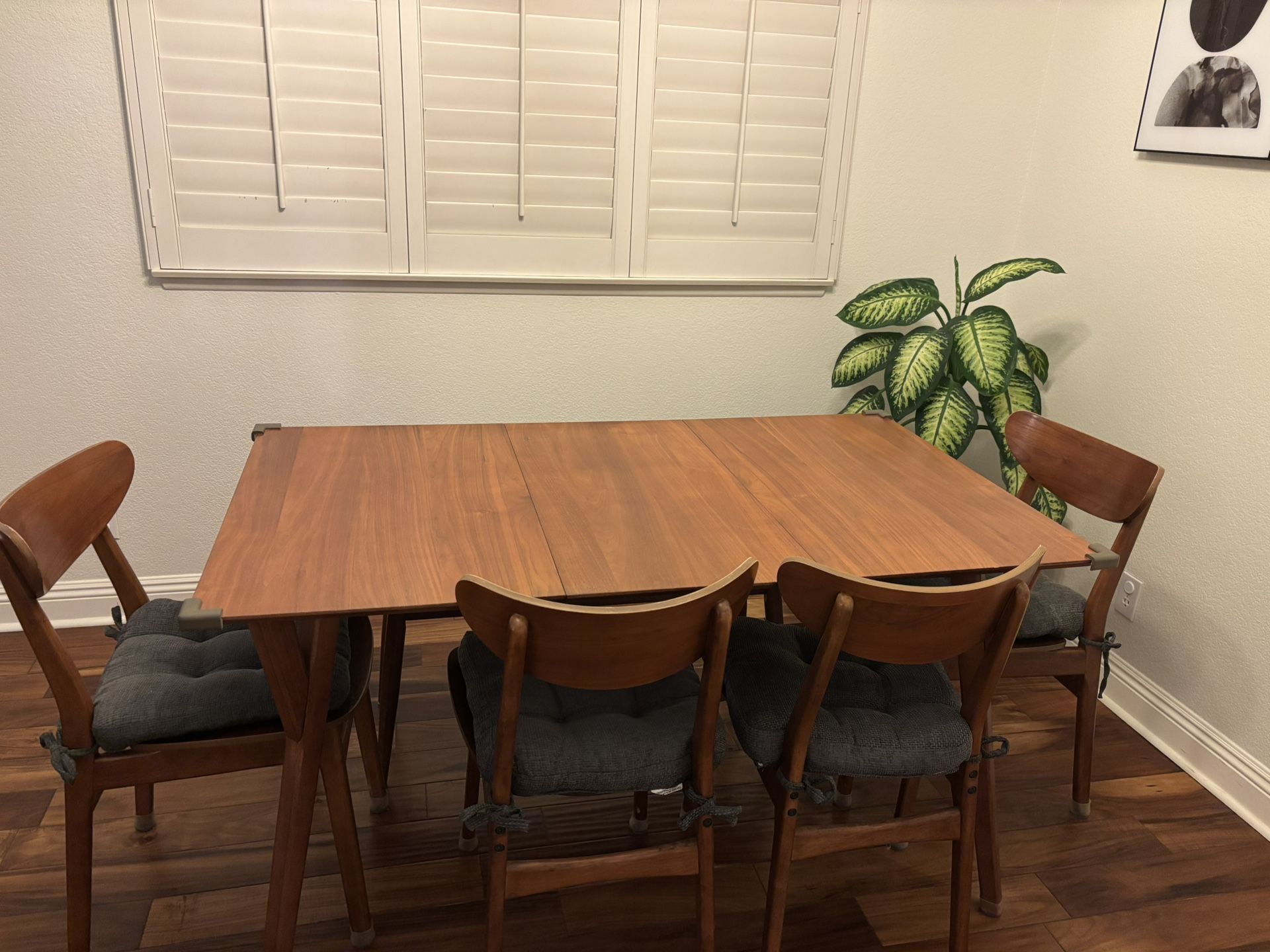 Mid-Century Extendable Dining Table