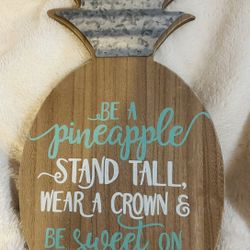 Wooden Pineapple Wall Decor H1ft.5”x W8”