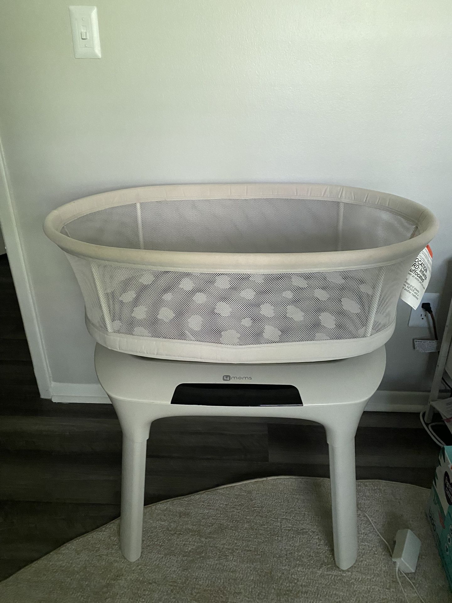 4 Moms Bassinet 