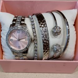 Very Pretty Watch With Bracelets.. Watch Needs A Battery.