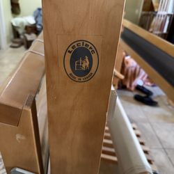 Le Clerc 4 shaft weaving loom with accessories