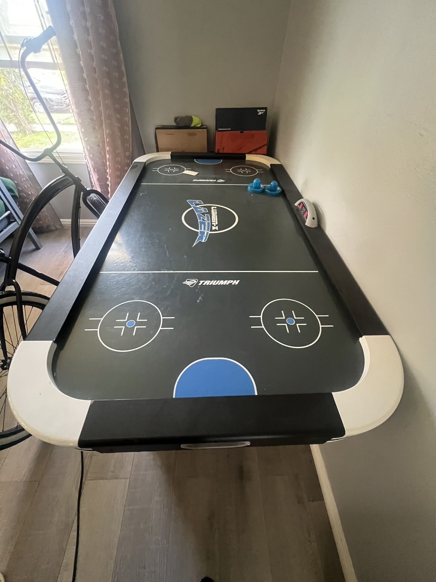 Air Hockey Table