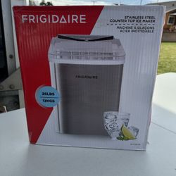 New Frigidaire Stainless Steel 26 lb Countertop Ice Maker Portable Bullet Ice Machine