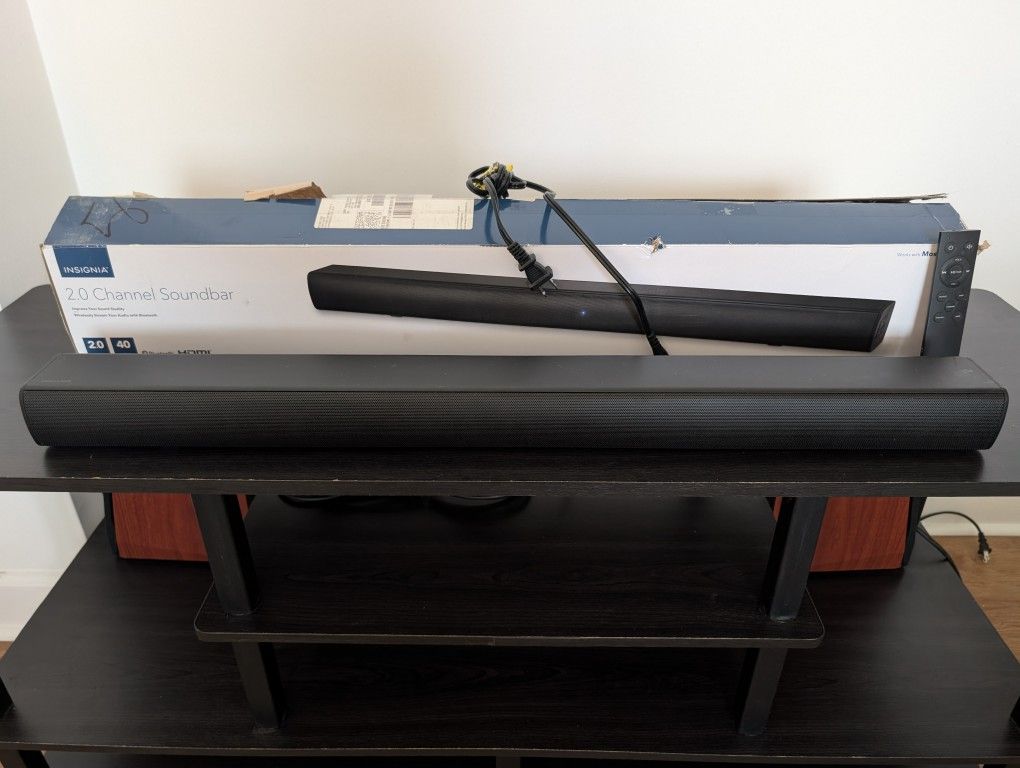 Sound bar (Insignia 2.0 Channel) - Like New