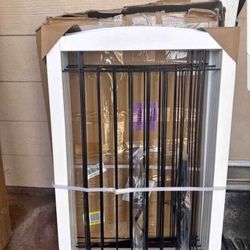 Freestanding gate, 32" tall. 6 panels.