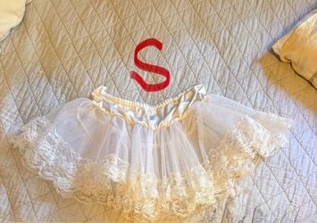 White Lace Tulle Petticoat $5 Halloween time