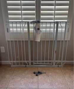 Extra Tall & Wide Pet Gate / Safety Gate - Fits Openings 29” - 49”