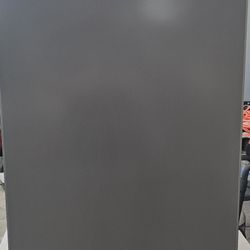 Hisense 3.3-cuft Mini Fridge ( Silver ) ENERGY STAR