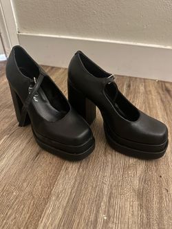 Buckle platform heels