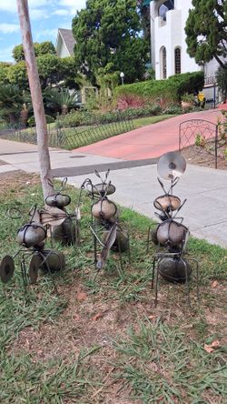 Decorative garden ants