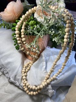 Light brown wooden beads necklace choker