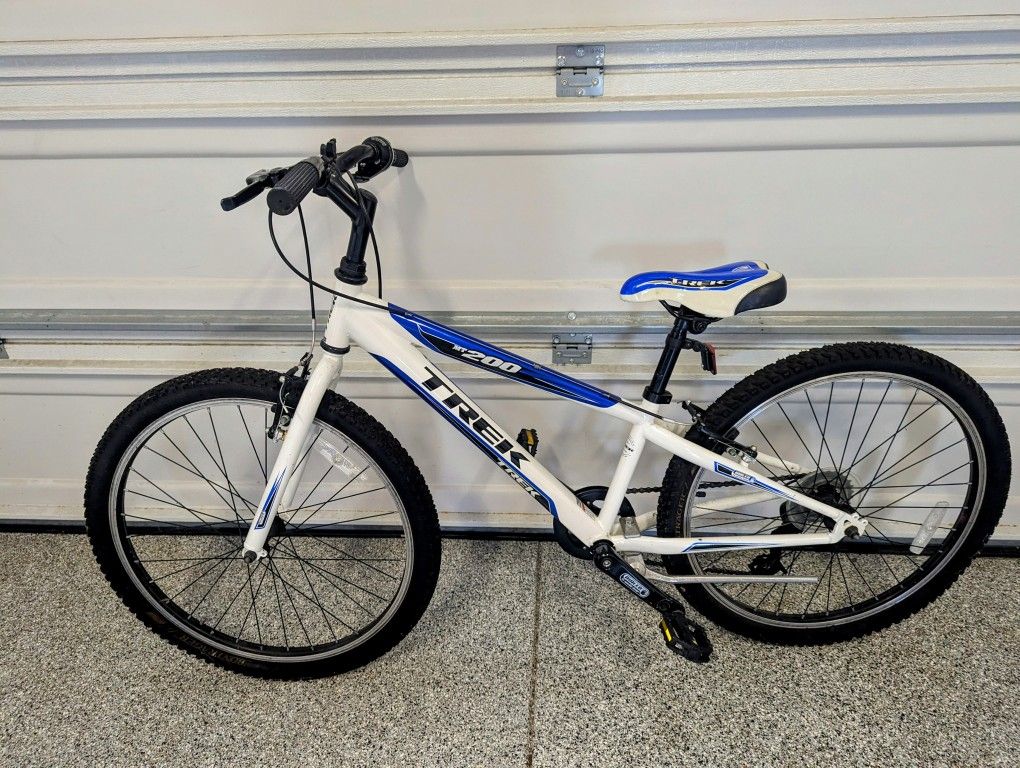 Trek MT200 Bike