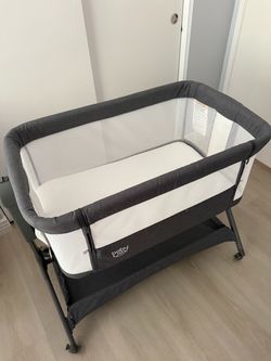 BABY JOY Bassinet- Excellent condition