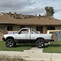 85' Nissan 720 ST 4x4 Single Cab Short Bed Runs Great $6000 Firm !!! 