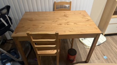Dinning table + 4 Chairs(Price negotiable-Time Crunch)