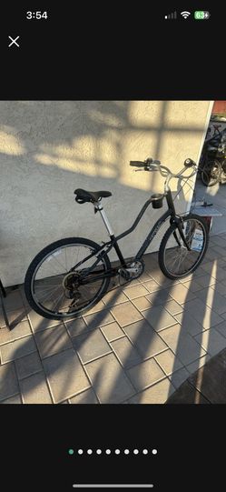 Momentum beach cruiser seven speed built-in cupholder 26 inch rims