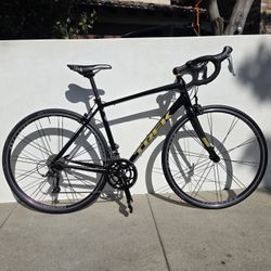 2023 Trek Domane AL 2 Road Bike 