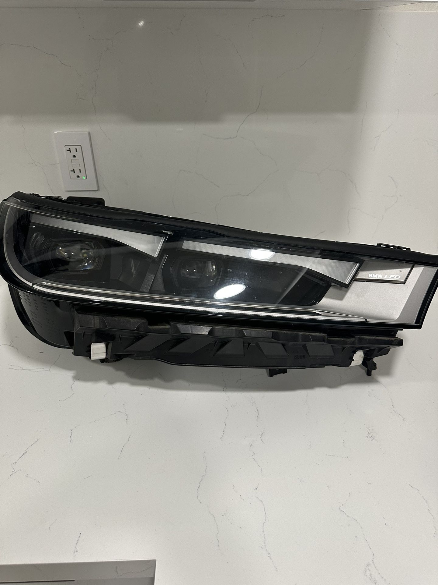 BMW IX OEM RIGHT PASSENGER LED HEADLIGHT 2022/2023/2024
