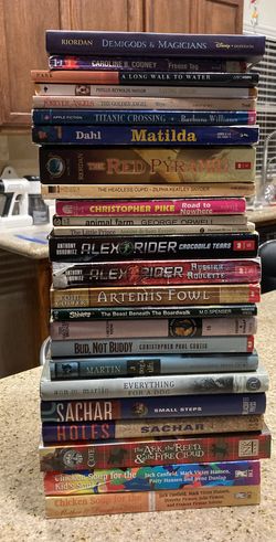 Books Lot . Kids / Teens