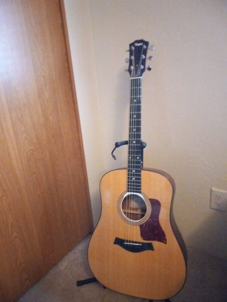 Taylor 310 Acoustic Guitar