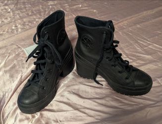 Chuck Taylor leather boots size 7 women 's