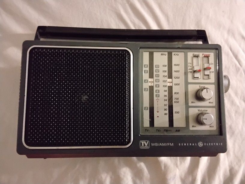 Vintage General Electric 4 Band Receiver TV Sound, WB,  AM/FM Radio
