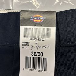 DICKIES 36”x30”
