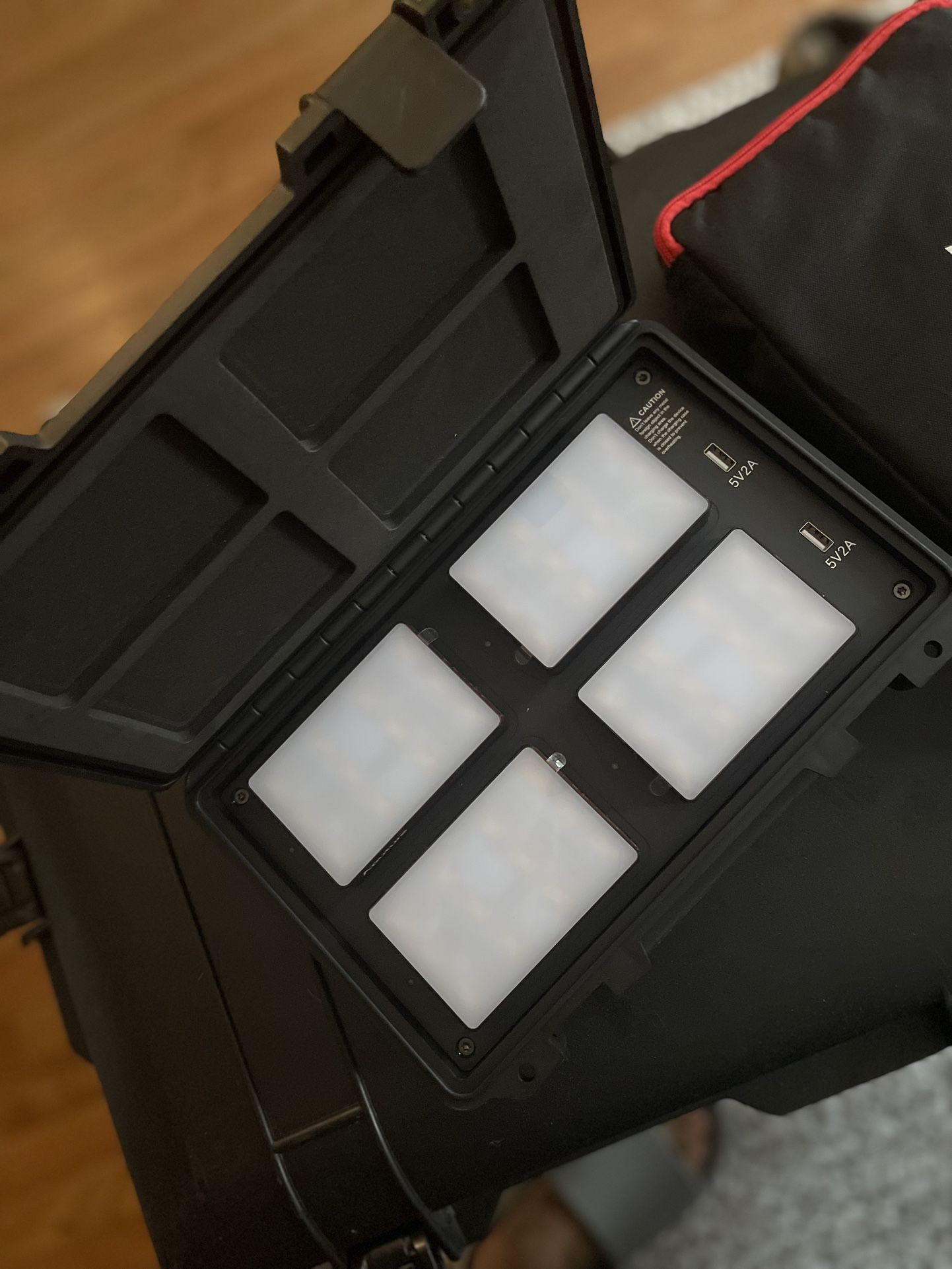 Aputure MC 4-Light Travel Kit with Charging Case