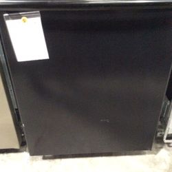 Samsung Stormwash 42 dBA Dishwasher in Black Stainless Steel 