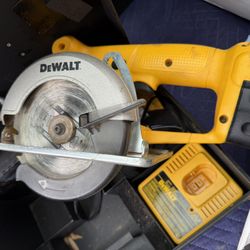 DeWalt DW930 Cordless Trim Saw