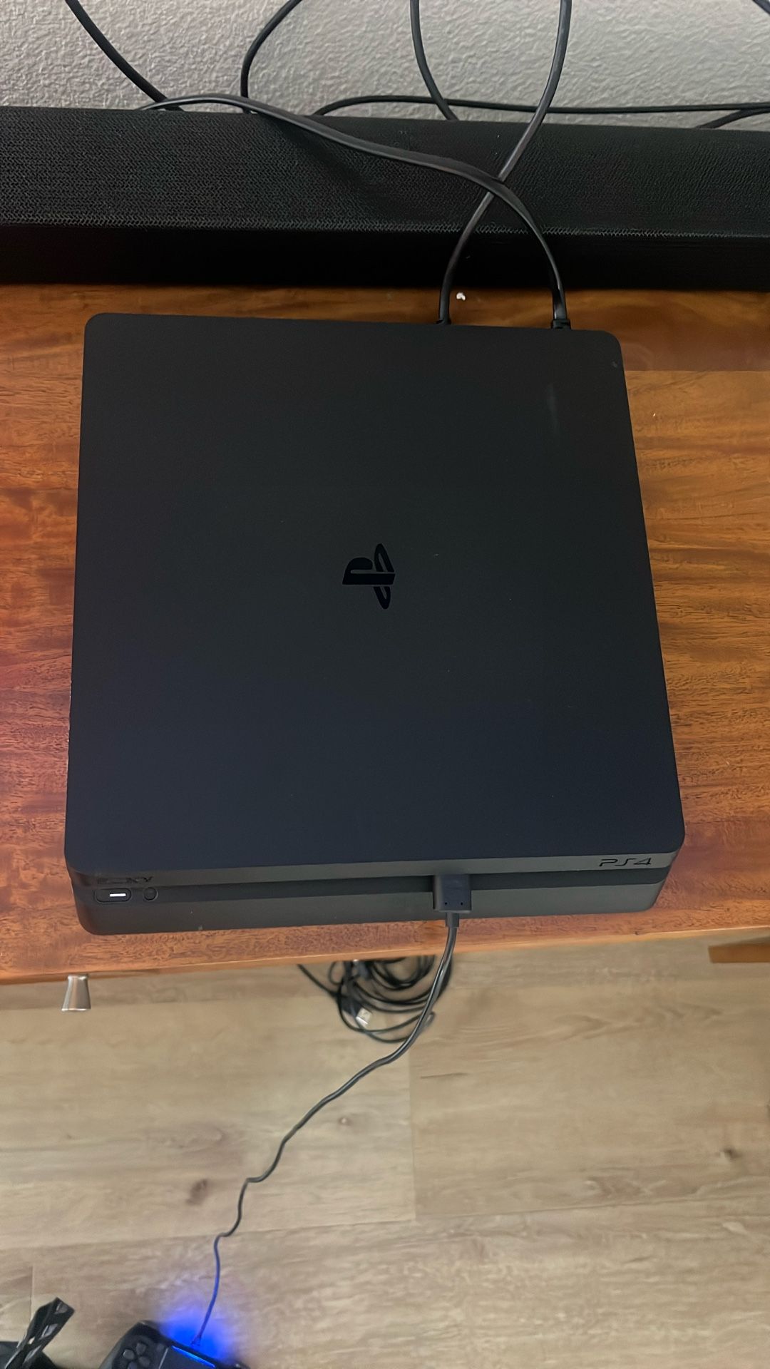 PS4 Slim & Controller