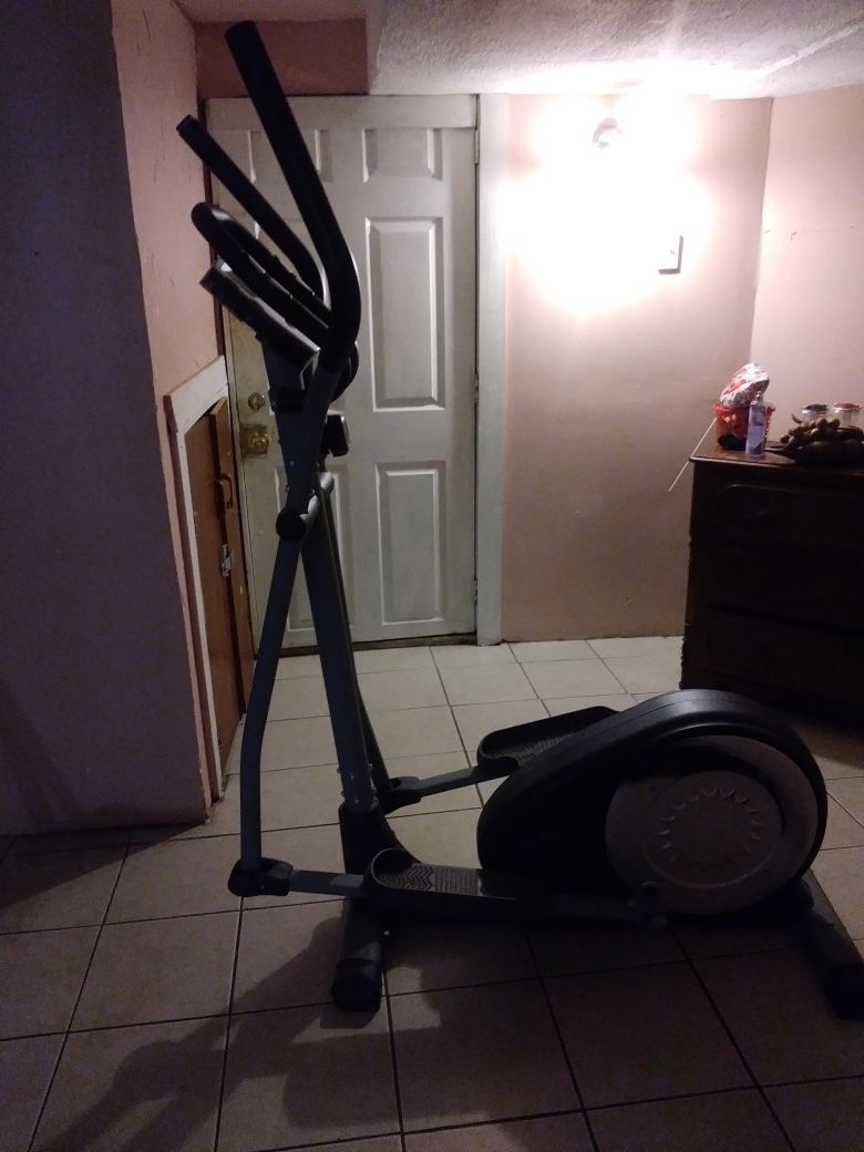 Elliptical exercise machine