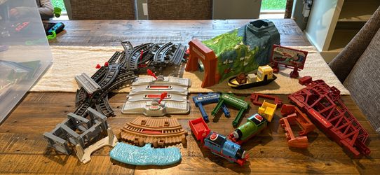 Thomas & Friends Talking Train Set: Motorized Thomas & Percy