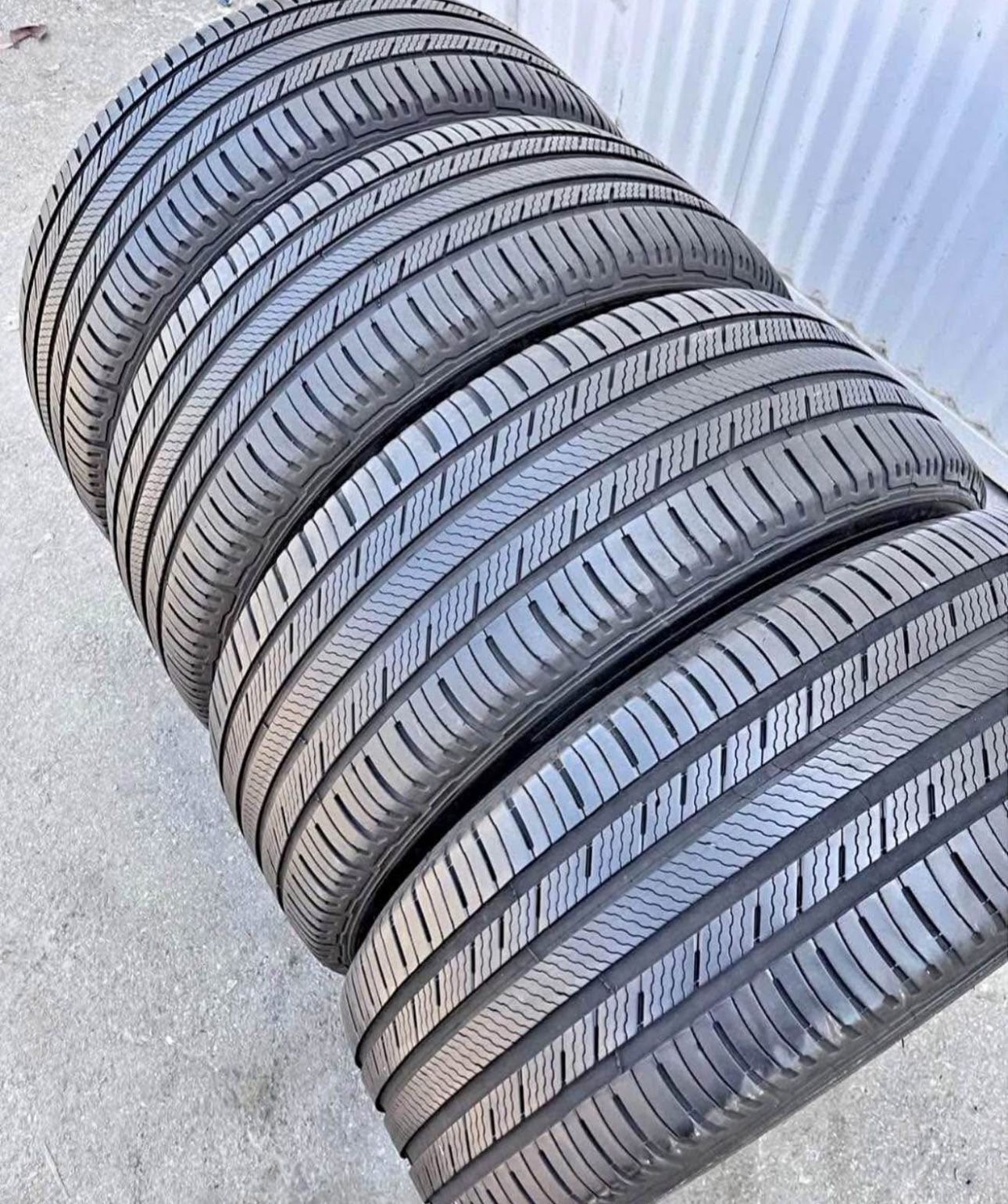 235 55 20 Michelín Tires Con 80% De Vida Las 4