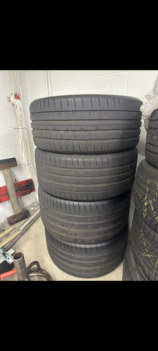 21" Audi RS Etron gt 2023 Tires less than 20 miles Like New
