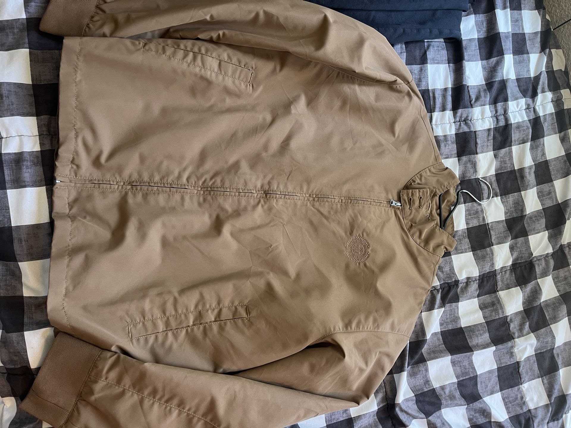 Tan Vans bomber jacket, ideal for casual wear #tanbomber