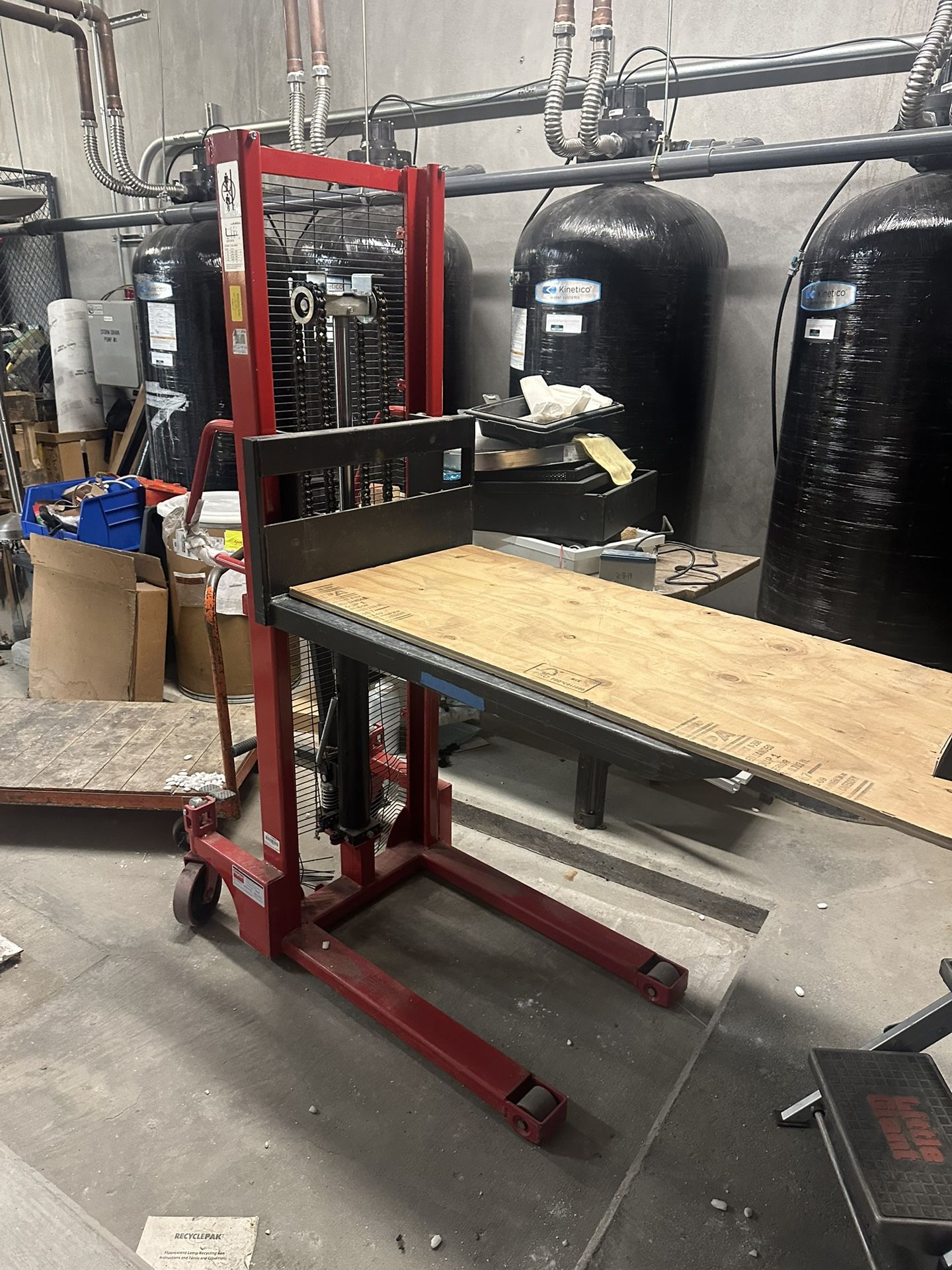 Dayton Hydraulic Fork Lifter